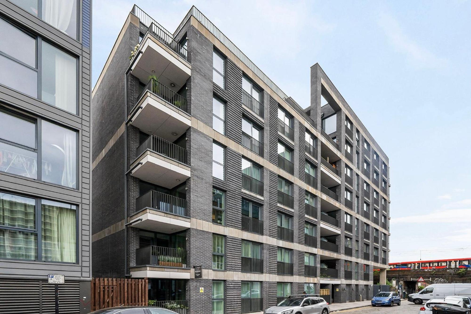 Impeccable Modern 2br Peachy Londra